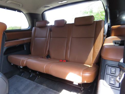 Used 2010 Toyota Sequoia Platinum AWD/4WD image 21