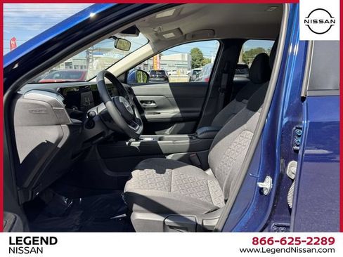 Used 2025 Nissan Kicks SV AWD/4WD image 15