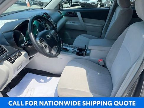 Used 2013 Toyota Highlander FWD w/ Cold Weather Pkg image 8
