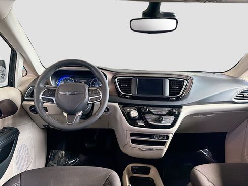 Used 2023 Chrysler Voyager LX image 21