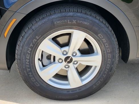 Certified 2026 Kia Sorento LX FWD image 12
