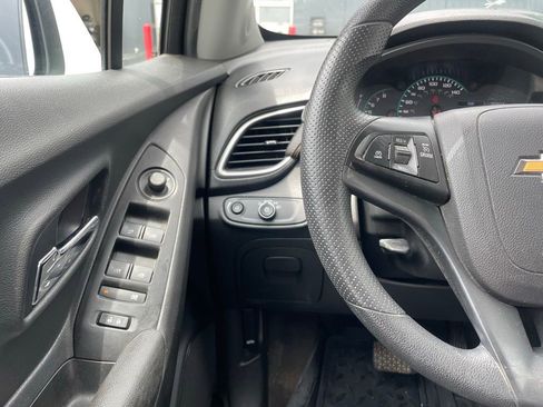 Used 2021 Chevrolet Trax LS w/ Tint and Cruise Package FWD image 12