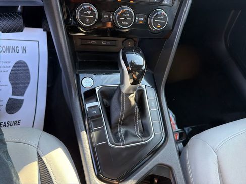 Used 2024 Volkswagen Taos SE image 23