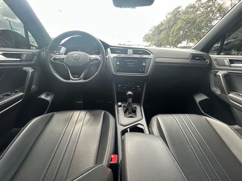 Certified 2022 Volkswagen Tiguan SE R-Line image 10