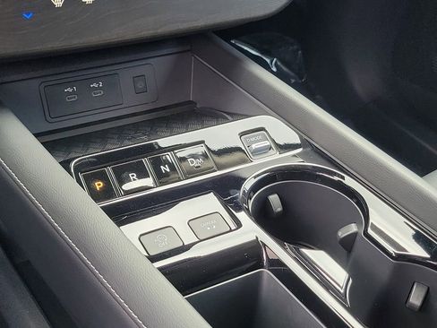 Used 2025 Nissan Murano SV image 35