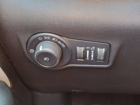 Used 2023 Jeep Compass Limited AWD/4WD image 12