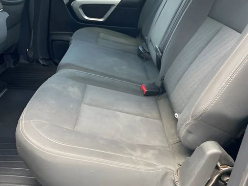 Used 2017 Nissan Titan SV image 11