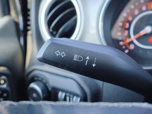 Used 2019 Jeep Wrangler Unlimited Sahara image 20