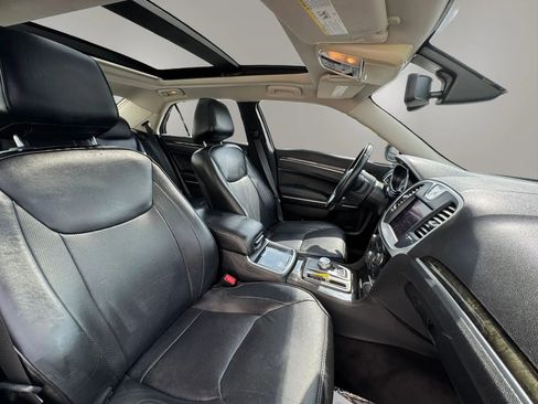 Used 2017 Chrysler 300 C RWD image 17