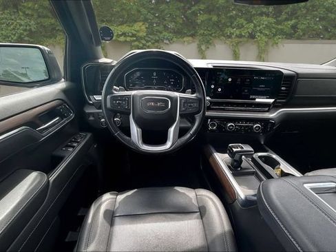 Used 2022 GMC Sierra 1500 SLT w/ SLT Convenience Package AWD/4WD image 9