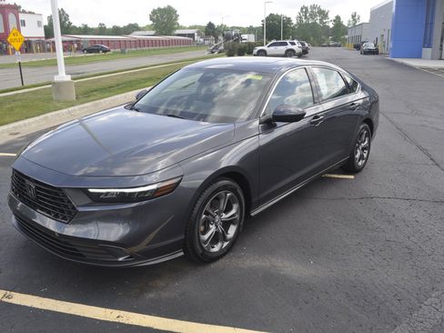 Used 2023 Honda Accord EX image 3