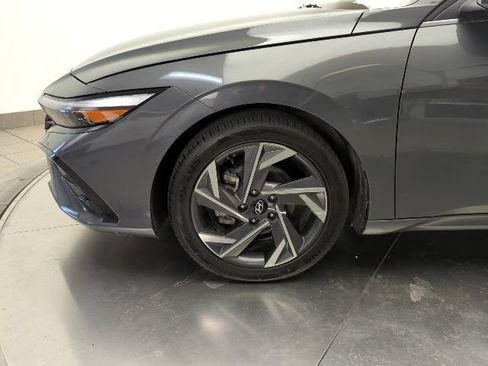 Used 2025 Hyundai Elantra SEL FWD image 10