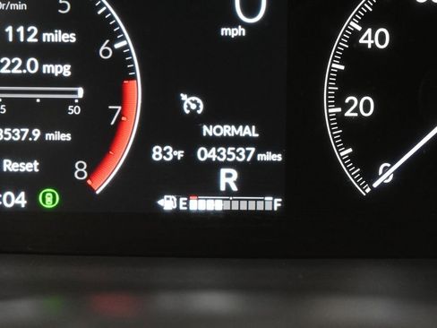 Used 2025 Honda Pilot Sport image 26
