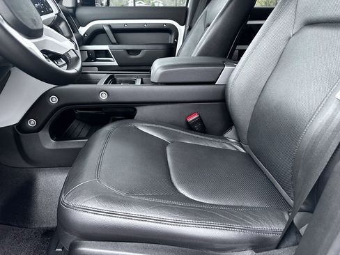 Used 2024 Land Rover Defender 130 S image 19