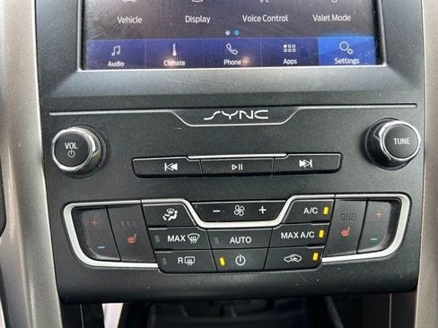 Used 2019 Ford Fusion SEL FWD image 29