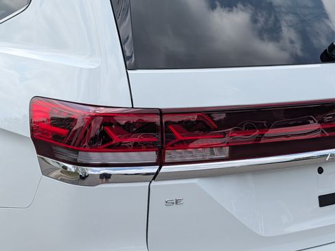 Used 2024 Volkswagen Atlas SE AWD/4WD image 17