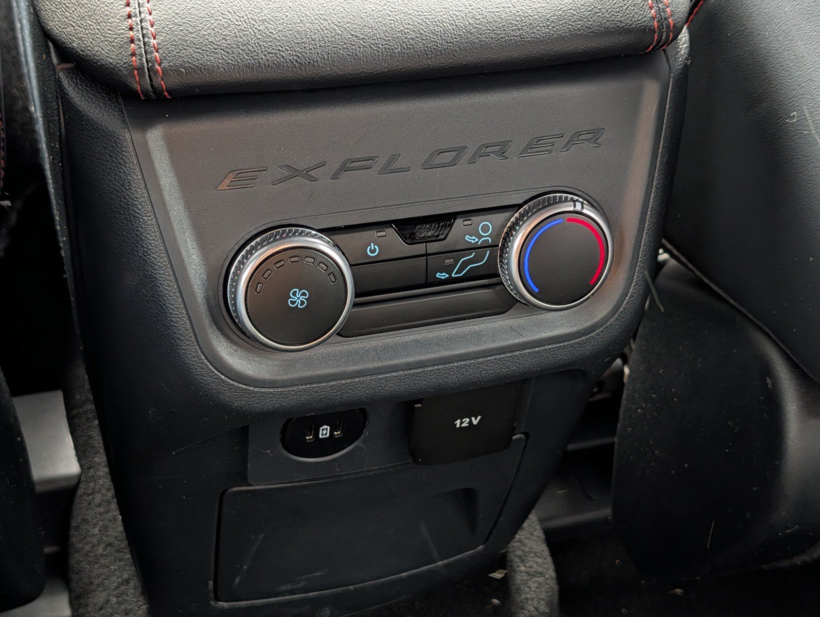 Used 2025 Ford Explorer ST-Line AWD/4WD image 18