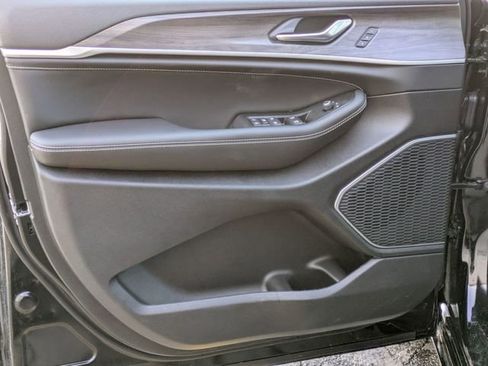 New 2026 Jeep Grand Cherokee L Limited AWD/4WD image 12