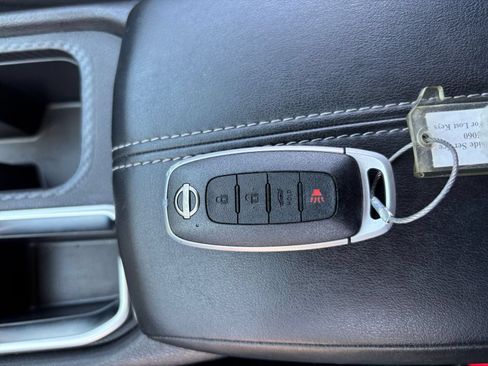 Used 2025 Nissan Sentra SV FWD image 21