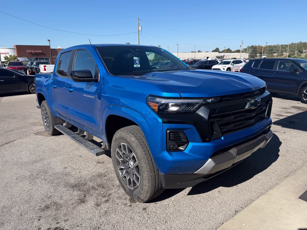 Used 2023 Chevrolet Colorado Z71 w/ Z71 Convenience Package 2 AWD/4WD image 2