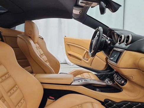 Used 2012 Ferrari California image 24