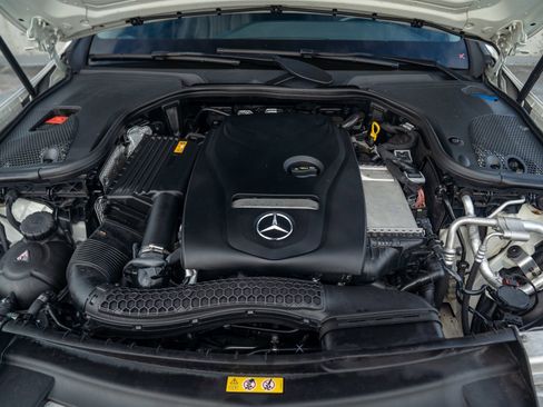 Certified 2018 Mercedes-Benz E 300 4MATIC image 30