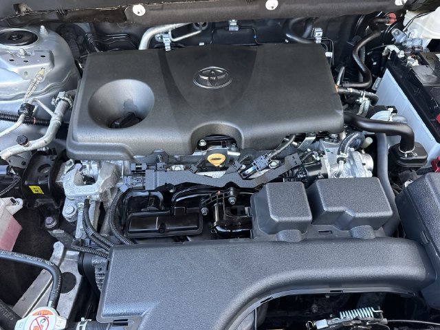 Used 2025 Toyota RAV4 XLE FWD image 33