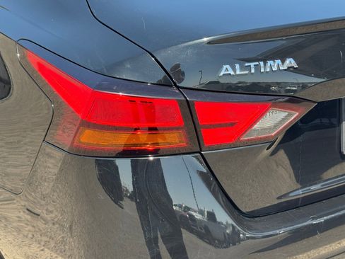 Used 2022 Nissan Altima 2.5 SV FWD image 12