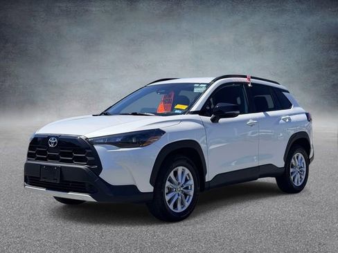 Used 2026 Toyota Corolla Cross LE FWD image 5