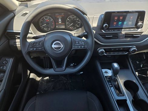 Used 2023 Nissan Altima 2.5 S FWD image 14