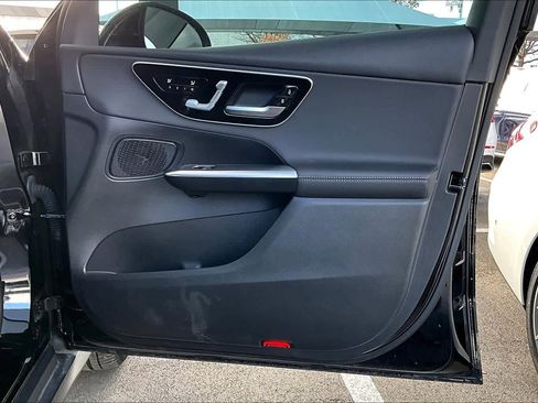 Used 2025 Mercedes-Benz GLC 300 image 22