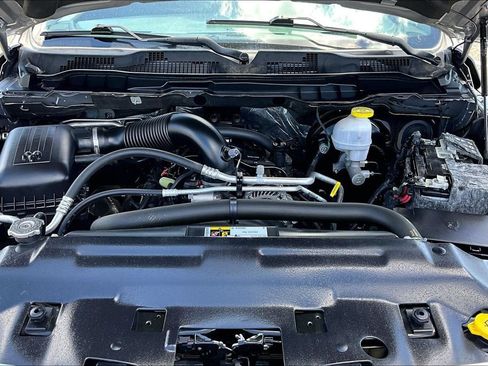 Used 2020 RAM 1500 Classic SLT w/ Luxury Group RWD image 10