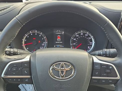 Used 2022 Toyota Highlander LE image 15