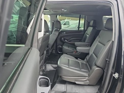 Used 2020 Chevrolet Suburban LT image 6