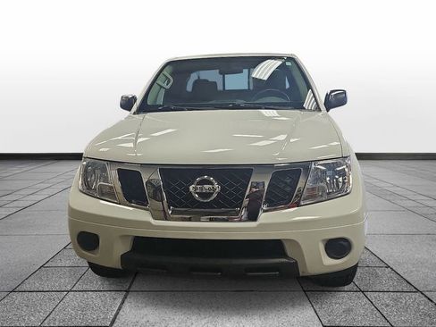 Used 2019 Nissan Frontier SV RWD image 2