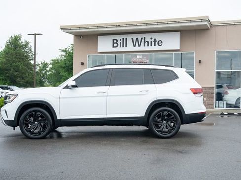 Certified 2022 Volkswagen Atlas SE w/ Black Wheel Package AWD/4WD image 3