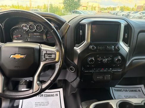Used 2022 Chevrolet Silverado 1500 LT AWD/4WD image 27