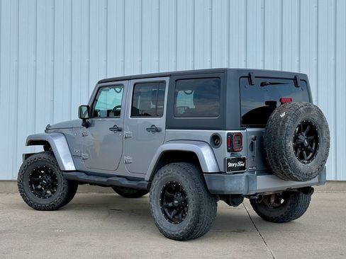 Used 2017 Jeep Wrangler Unlimited Sahara AWD/4WD image 4