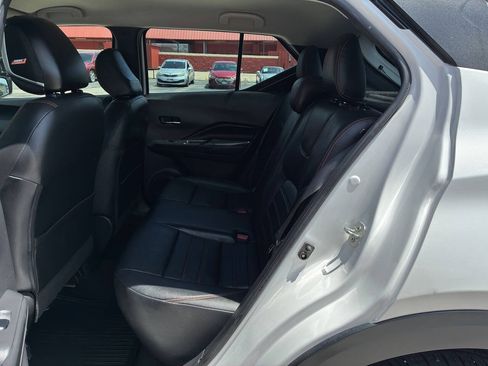 Used 2019 Nissan Kicks SR w/ SR Premium Package FWD image 29
