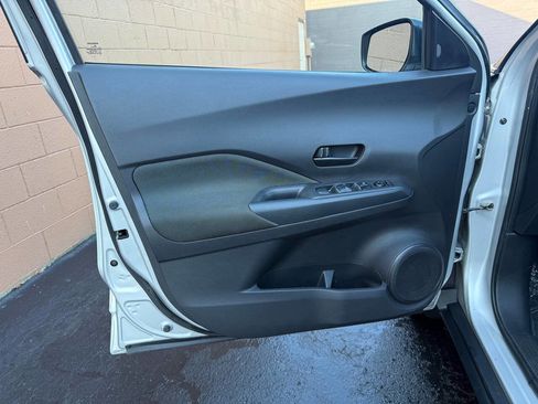 Used 2020 Nissan Kicks S image 18