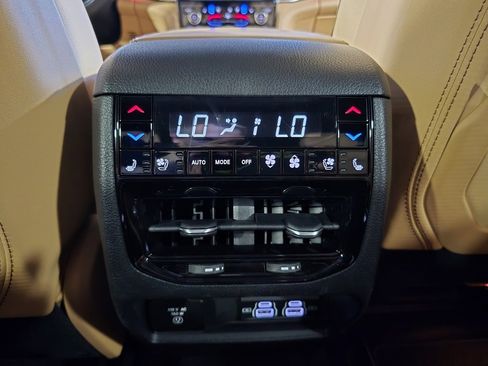 Used 2021 Jeep Grand Cherokee L Summit image 28