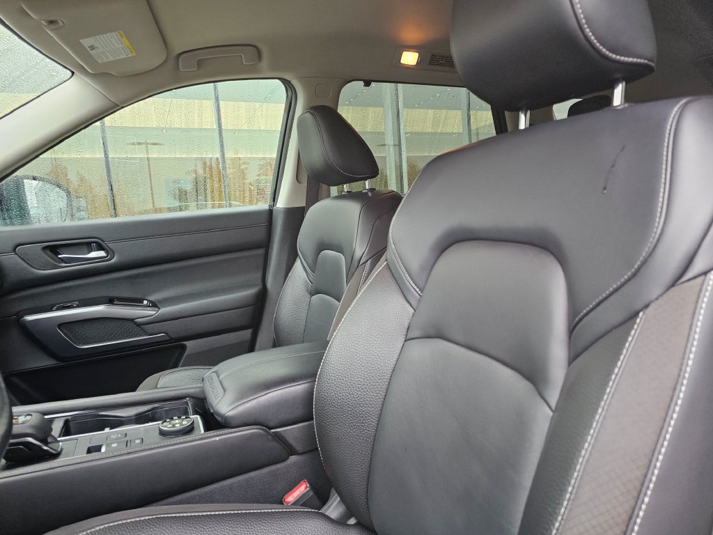 Used 2022 Nissan Pathfinder SL AWD/4WD image 25