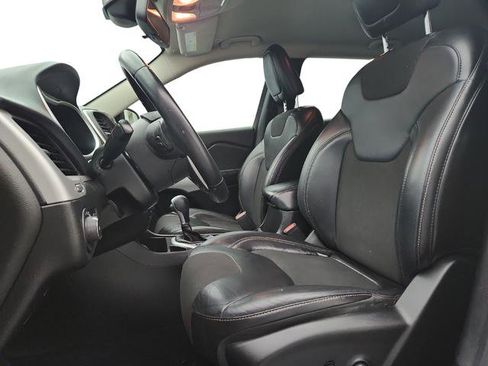 Used 2018 Jeep Cherokee Latitude Plus image 10