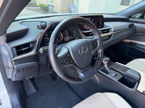 Used 2019 Lexus ES 350 Ultra Luxury w/ Accessory Package 2 FWD image 11