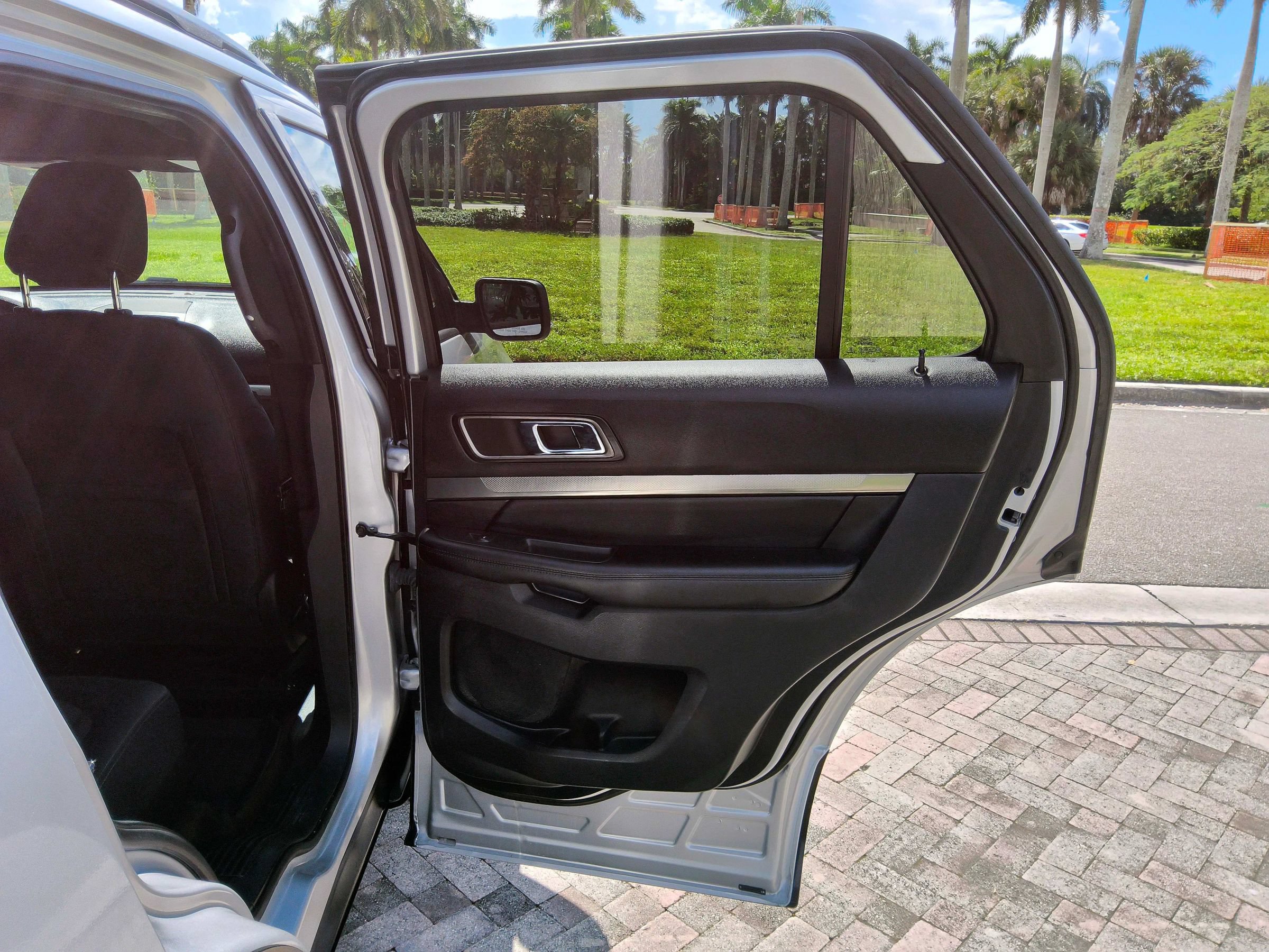 Used 2018 Ford Explorer XLT w/ Equipment Group 201A FWD image 33