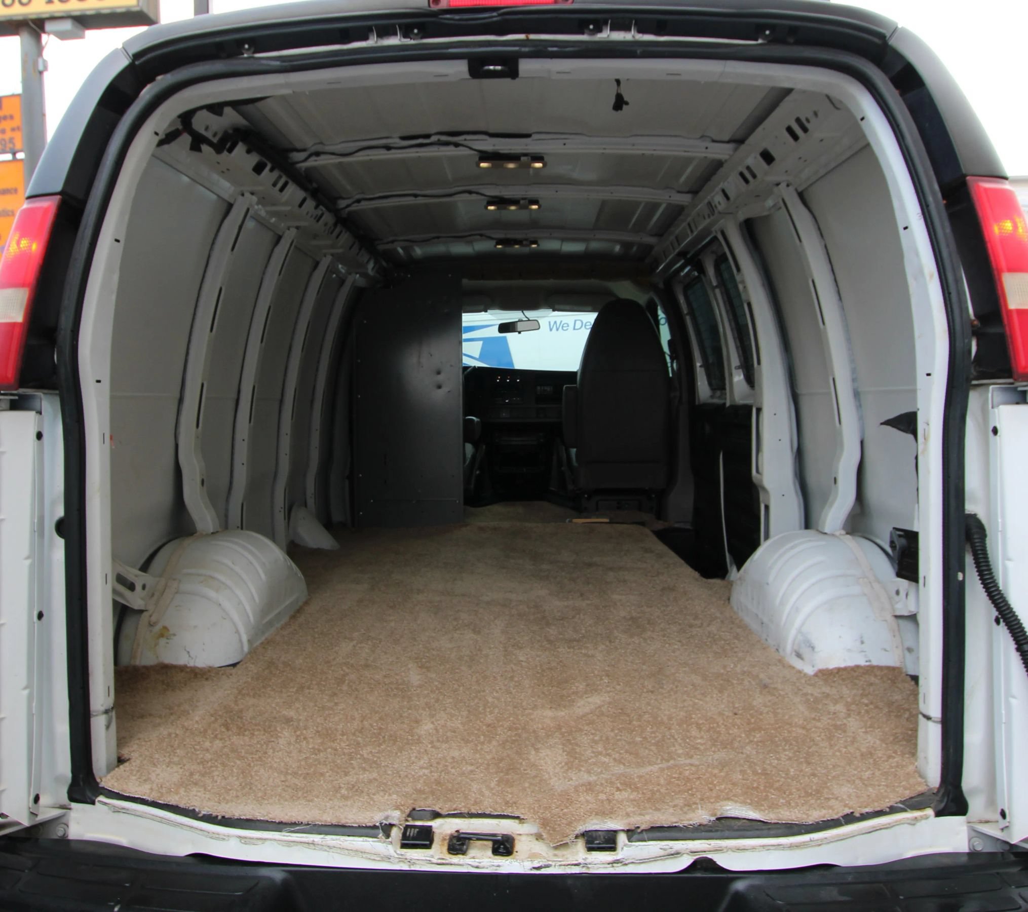 Used 2015 Chevrolet Express 2500 RWD image 10
