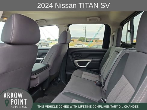 Used 2024 Nissan Titan SV RWD image 18