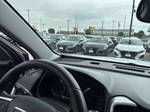 Used 2024 GMC Terrain SLE FWD image 33
