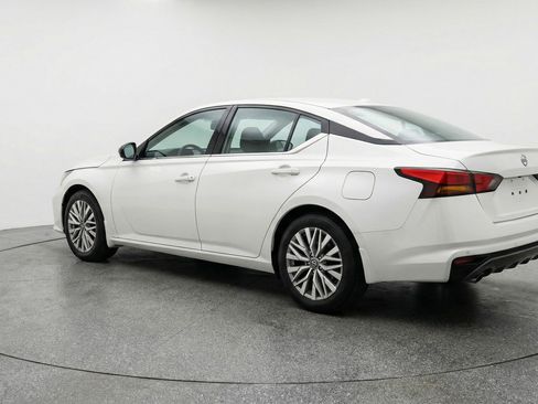 Used 2025 Nissan Altima 2.5 SV image 5