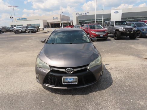 Used 2016 Toyota Camry SE FWD image 5